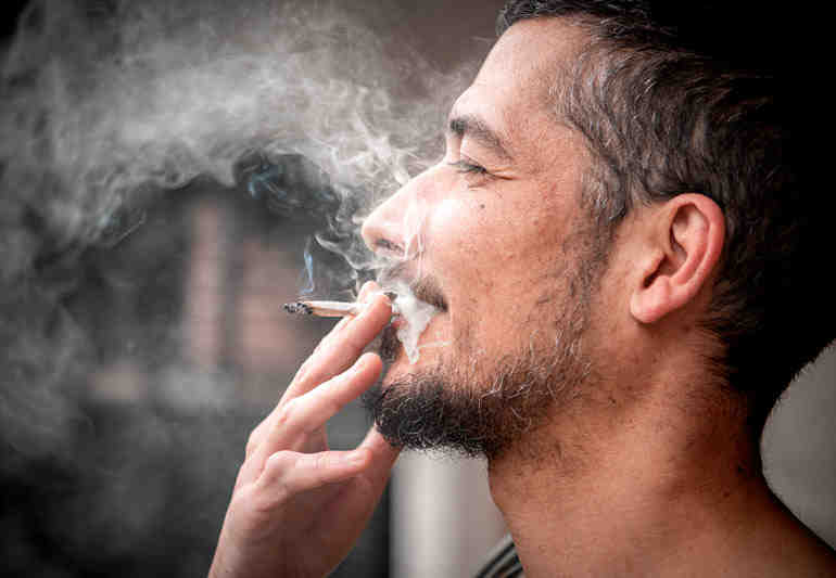 Pourquoi Est-il interdit de fumer du CBD ?